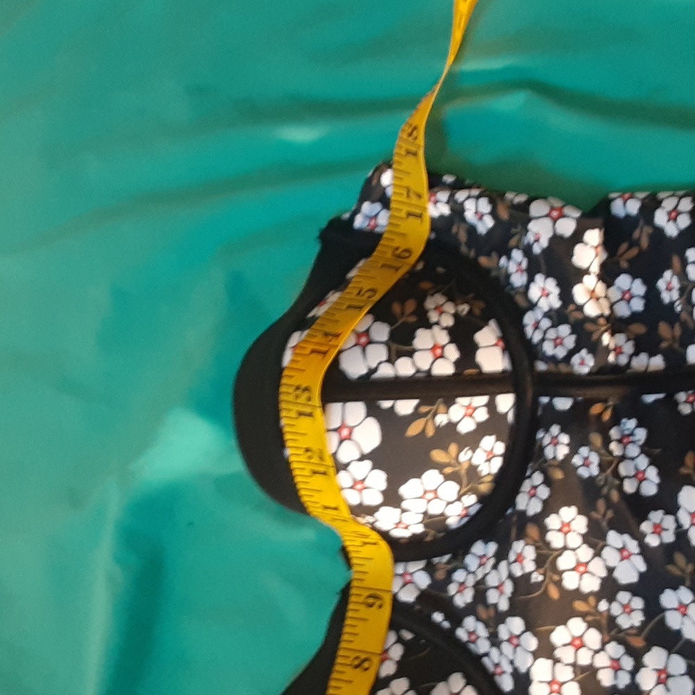 CUPSHE BLACK AND WHITE FLORAL ONE PIECE SWIMSUIT, MEDIUM - Picture 9 of 11
